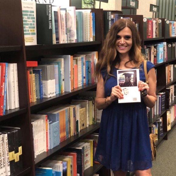 Meet your Posher, Lisa - Picture 3 of 3